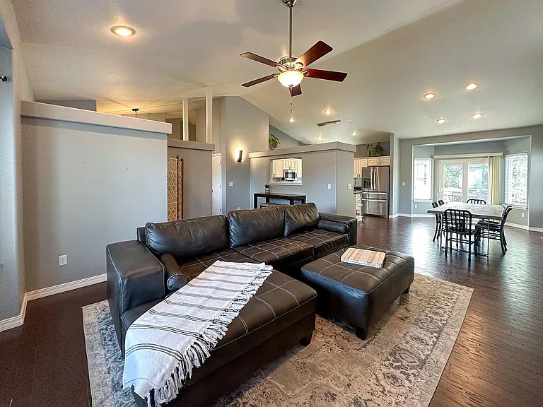 2705 Stone Creek Rd — Photo 2