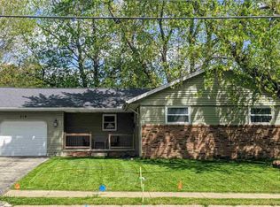 214 Schramm Dr, Pekin, IL 61554