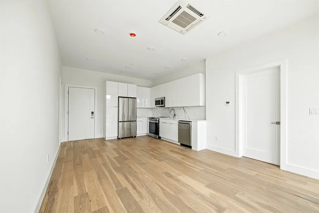 Building Photo - 36-38 Hichborn St #103