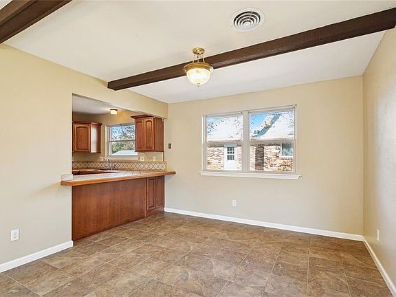 5th image of 3806 Kent St