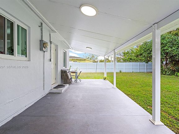 5th image of 15401 NW 28th Ct
