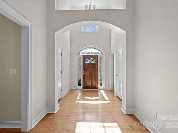 3rd image of 7527 Hogans Bluff Ln