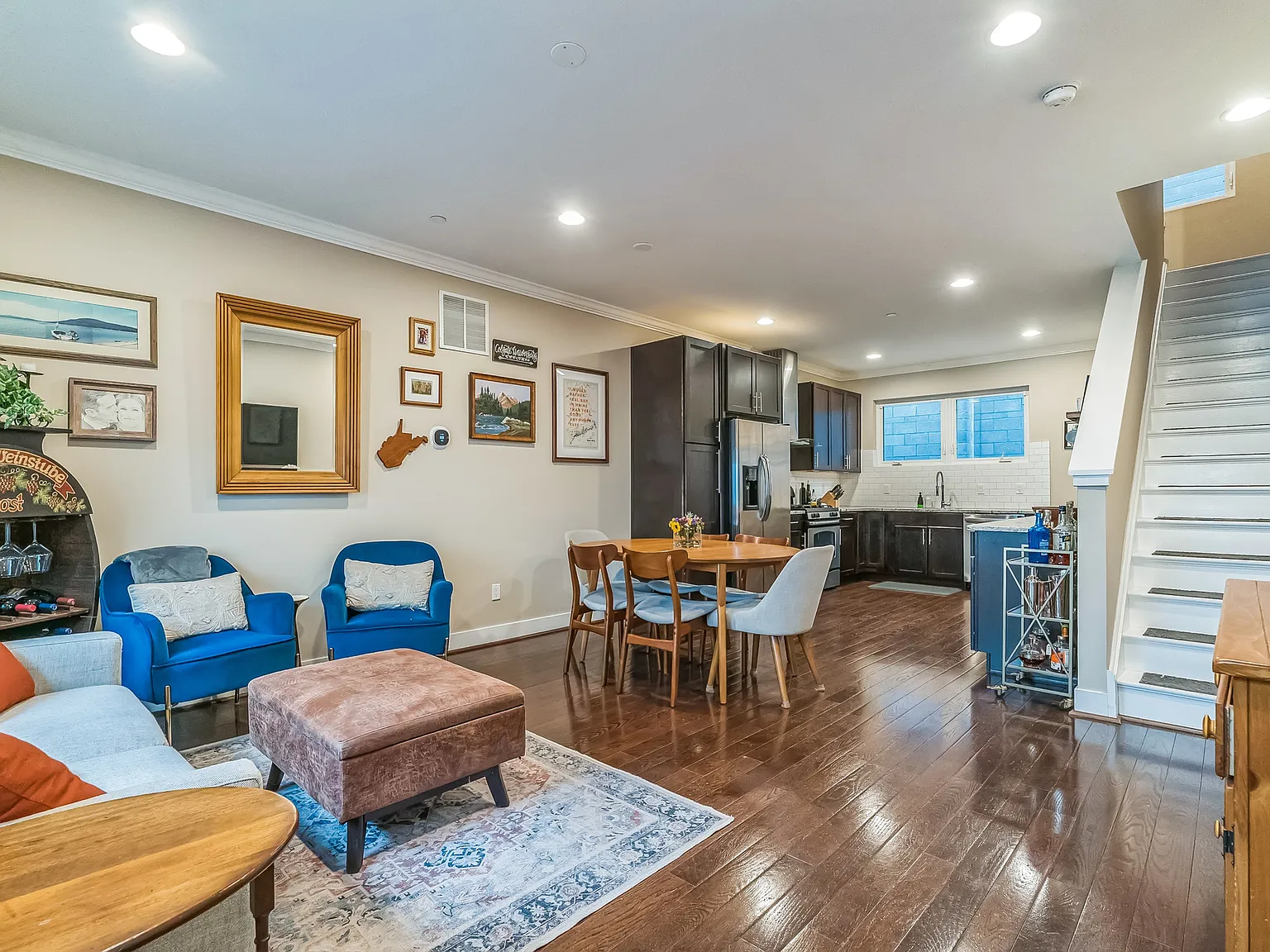 3 bed, 1695 sqft, $3,950 — Photo 3
