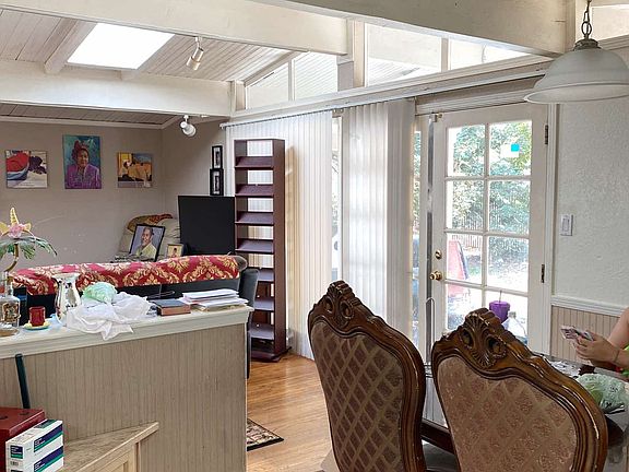 4th image of 10200 Malaga Way