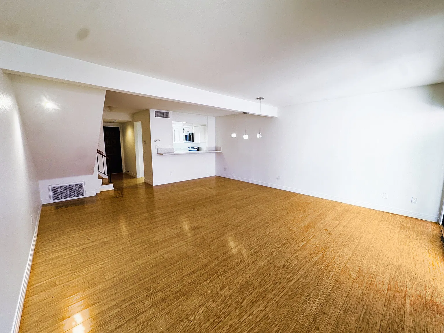2 bed, 2.5 bath, 1292 sqft, $3,800 — Photo 3