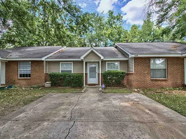2 bedroom Duplex for rent off Apalachee Parkway $1350 per month, all wood floors, lawn care included — Photo 1