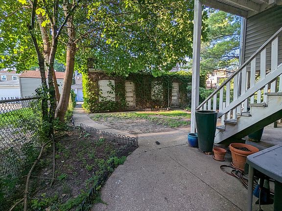 4th image of 2720 W Greenleaf Ave