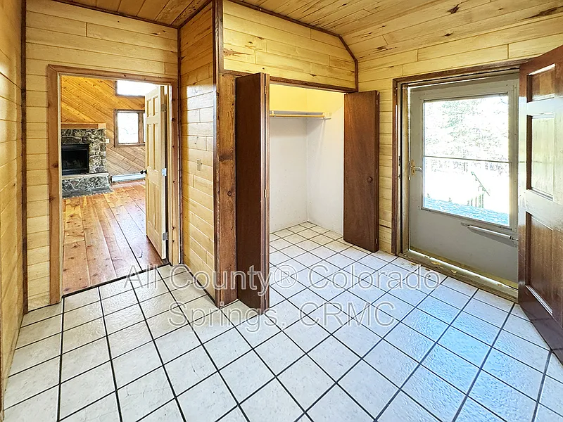 3 bed, 2.0 bath, 1700 sqft, $2,200 — Photo 3