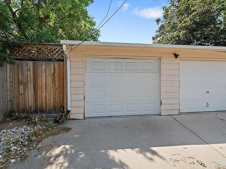 2538 N High St — Photo 19