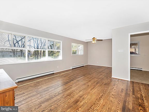 5th image of 20731 Emerald Dr