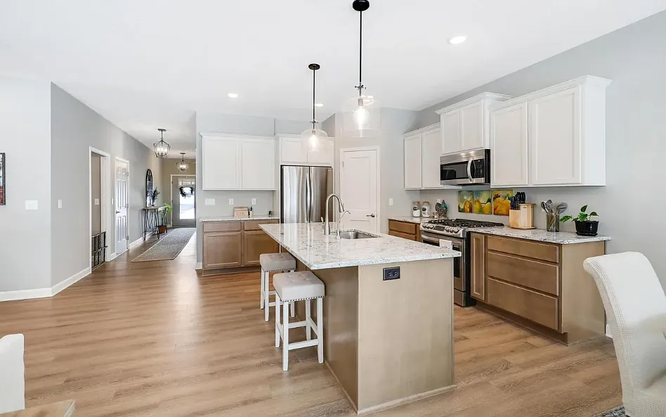 3 bed, 1722 sqft, $2,895 — Photo 4