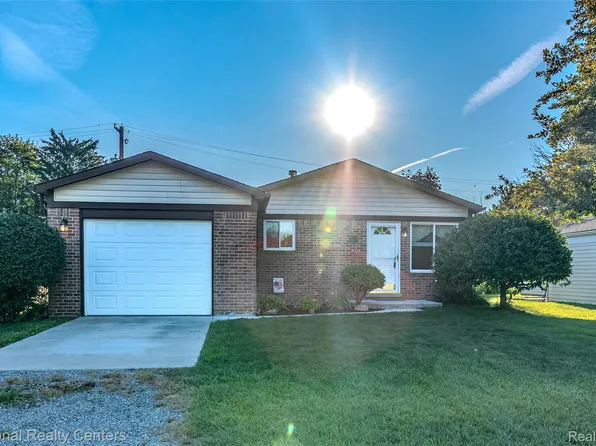 38251 Cherry Ln, Harrison Township, MI 48045