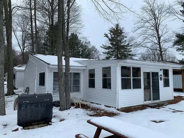 1291 Shady Ln, Greenville, MI 48838