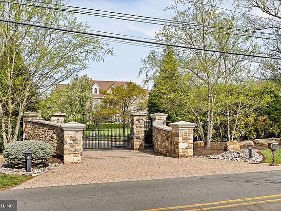 2nd image of 1519 Cedar Hill Rd