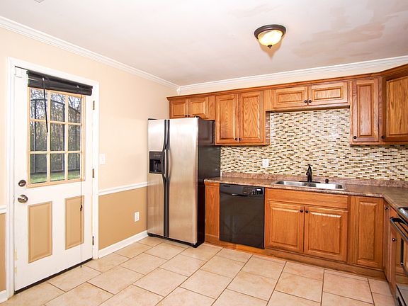 3rd image of 3615 Marymont Dr NW