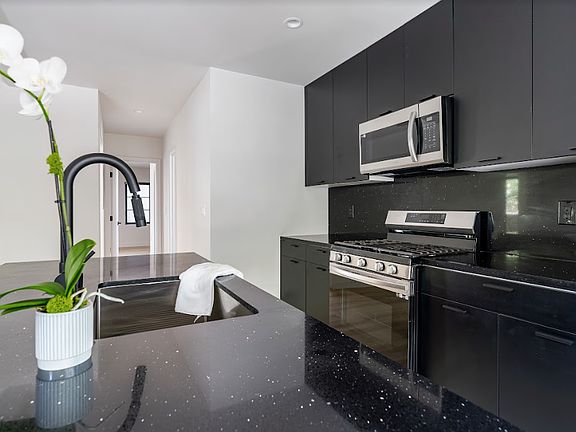 5th image of 203 Lucas Ave #A