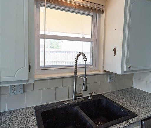 5th image of 713 Wilkinson Dr