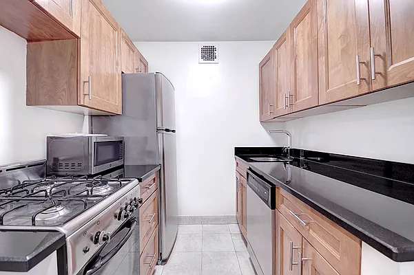 Rented by Urbane Brokerage | media 2