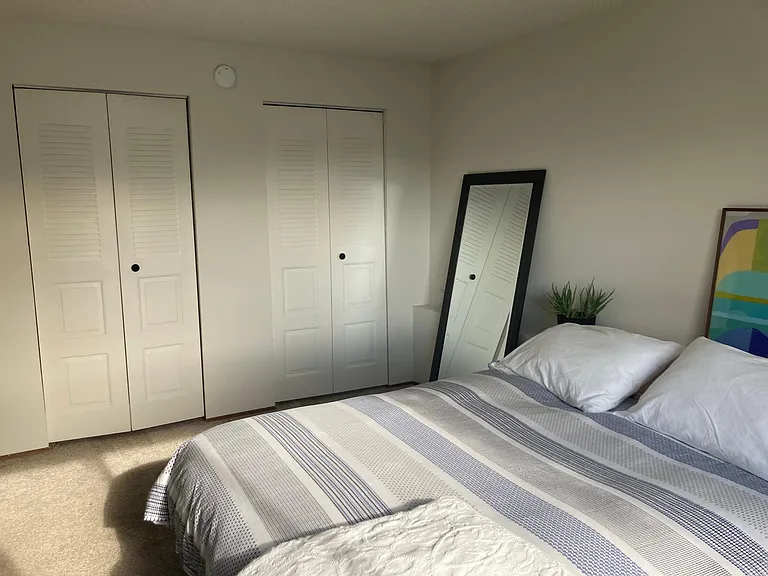 Bedroom #1 - Queen bed