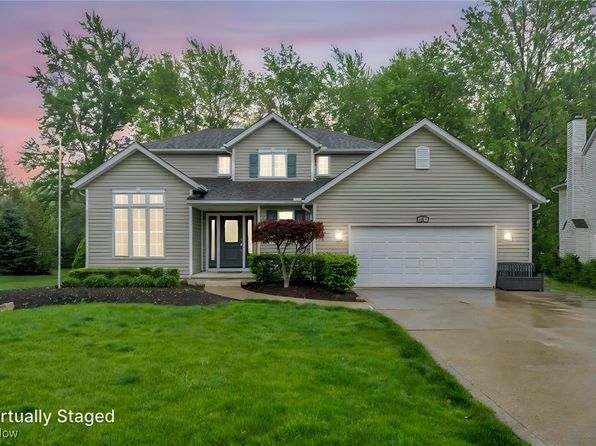 6721 Bretton Ridge Dr, North Olmsted, OH 44070