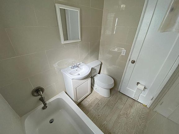 3rd image of 760 Jefferson Ave APT 12