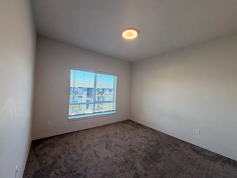 Creek's Edge Apartments — Photo 31