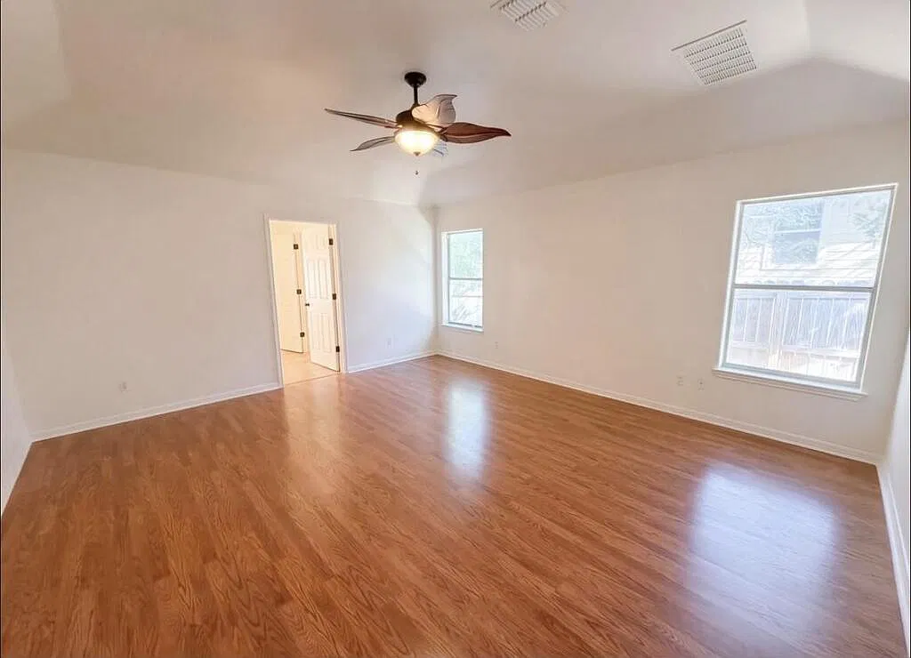 4 bed, 2607 sqft, $2,250 — Photo 3