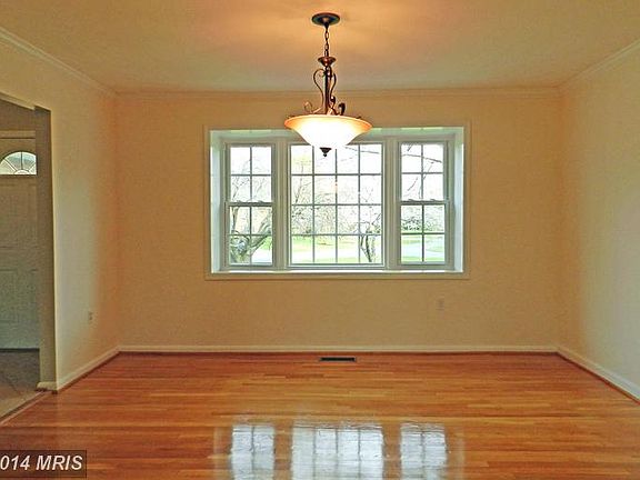 5th image of 4216 Queen Mary Dr