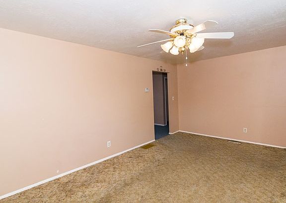 3rd image of 967 Ada Ave