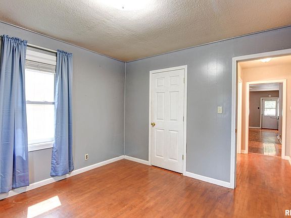 5th image of 326 Hickory St