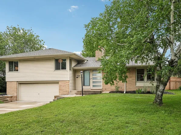 7524 W Wisconsin AVENUE, Wauwatosa, WI 53213