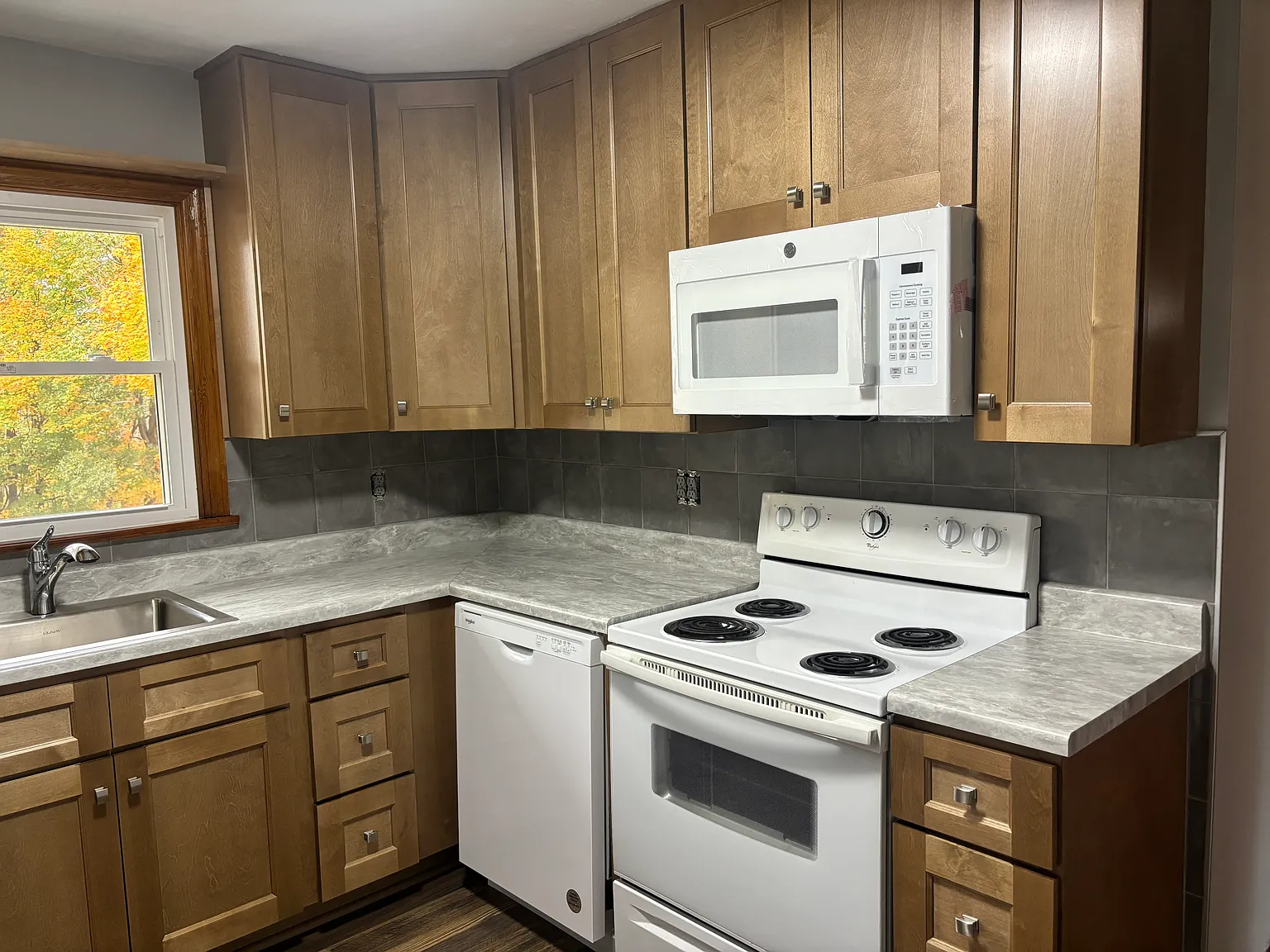 208 Ricker Ave — Photo 3