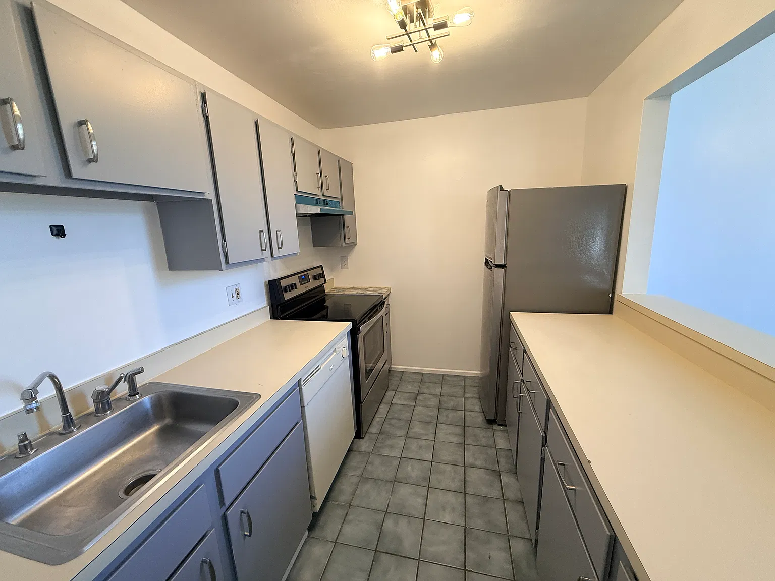 1 bed, 929 sqft, $1,700 — Photo 3
