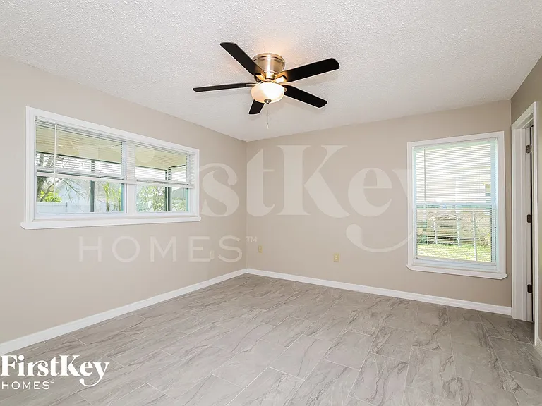 724 Dromedary Dr — Photo 8