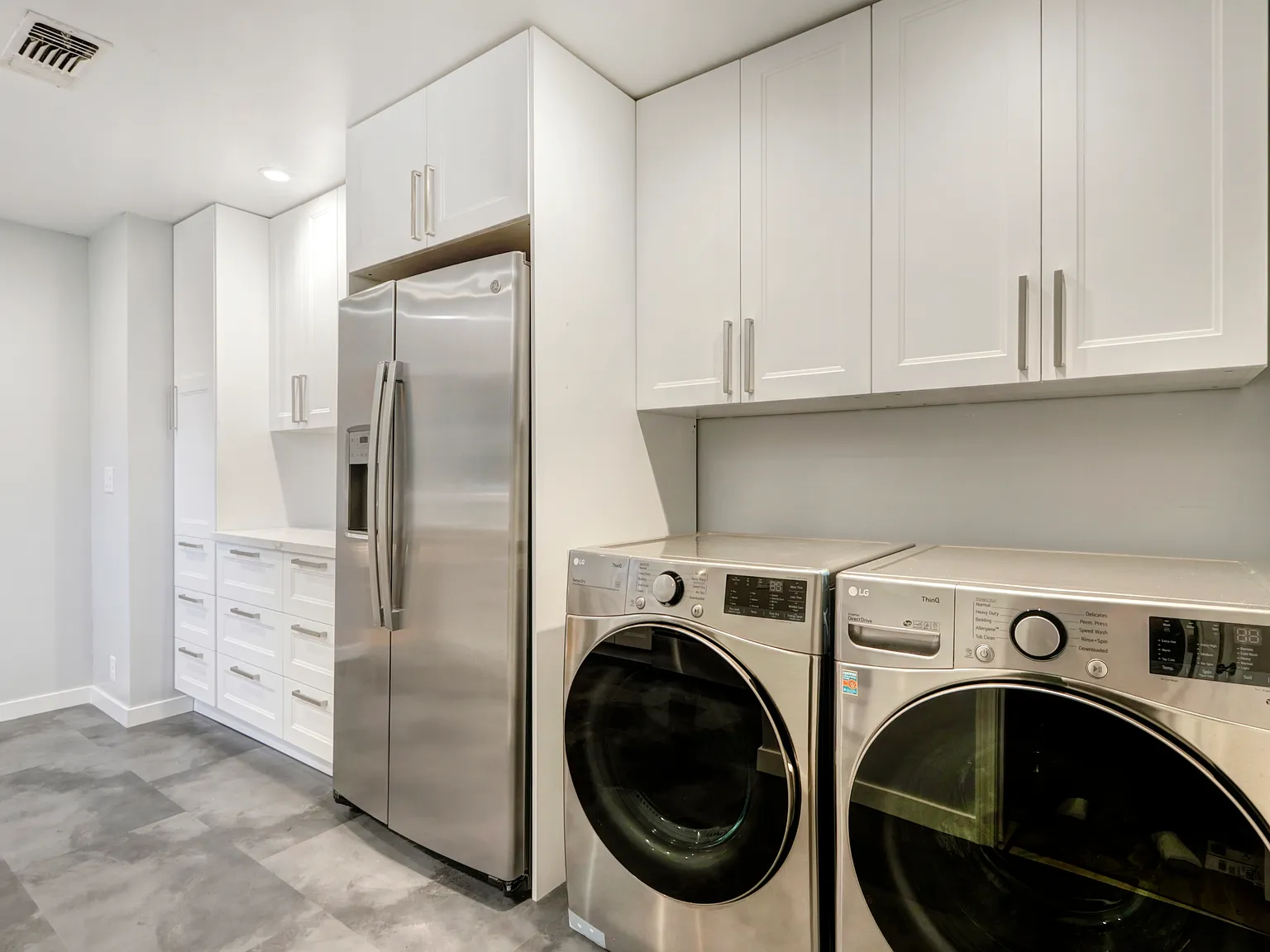 3 bed, 1.5 bath, 1100 sqft, $2,385 — Photo 3