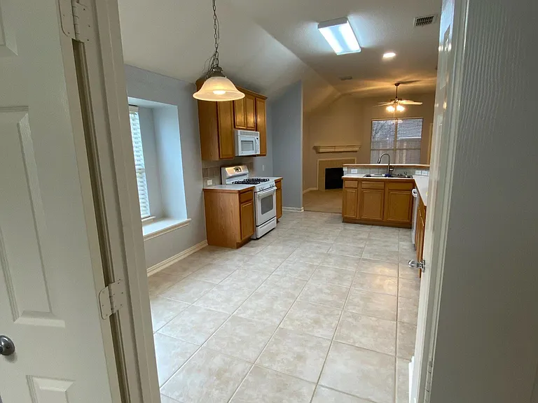 2508 Canyon Bay — Photo 4