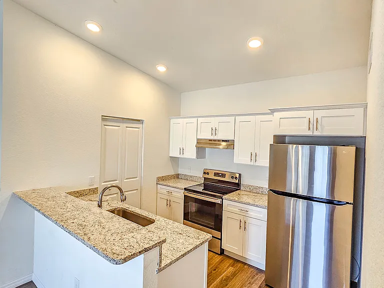 915 Ariana Apartment Community — Photo 59