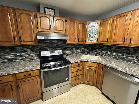 2nd image of 605 Union Mill Rd