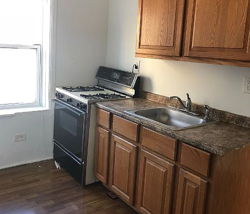 2nd image of 2718 W Rosemont Ave APT 3