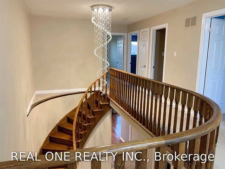 1520 Greenridge Cir — Photo 2