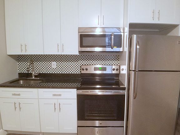 3rd image of 558 W 181st St APT B