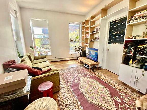 2nd image of 419 Myrtle Ave APT 3