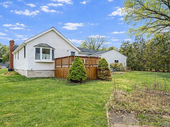 5th image of 2190 W Maple Ave