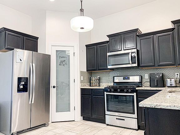 2nd image of 6069 Stone Wash St