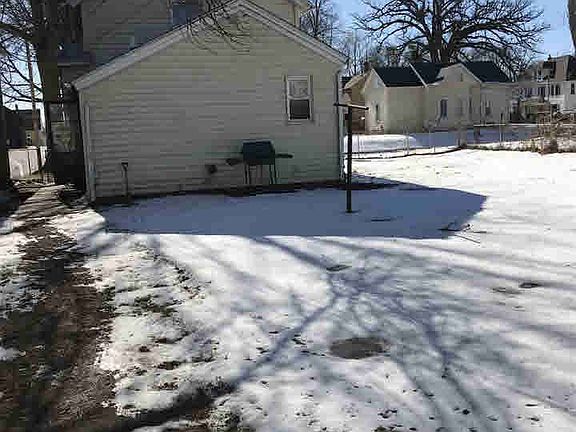 3rd image of 718 W 14th St