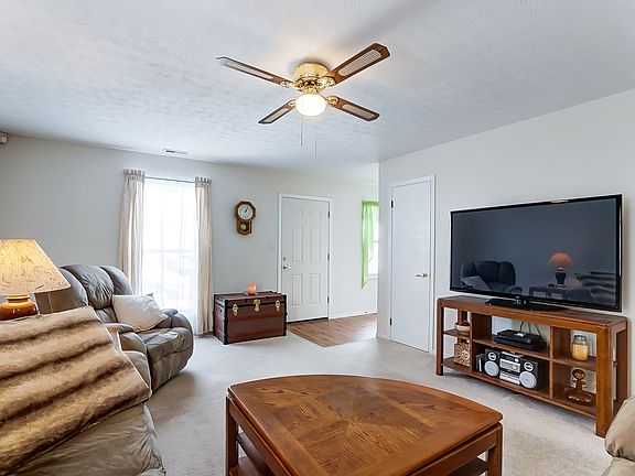 4th image of 3871 Farm Brook Ln