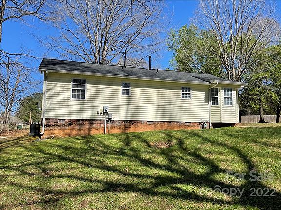 4th image of 318 Cedar Dr