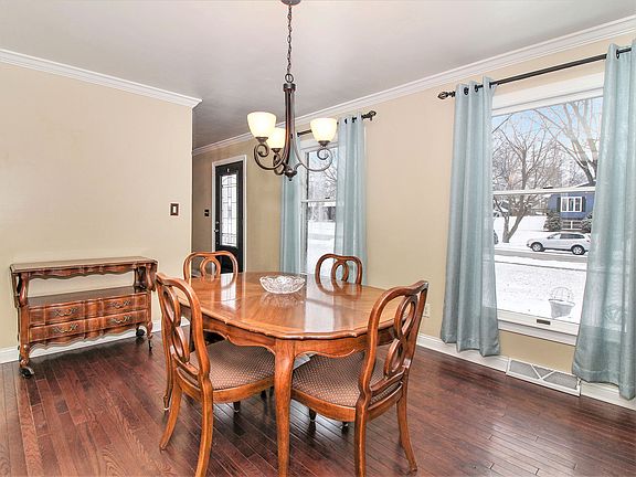 3rd image of 383 Berwick Dr