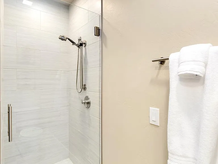 302 N Meldrum St #102 — Photo 14