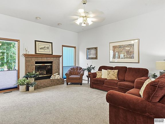 5th image of 15366 Corby St